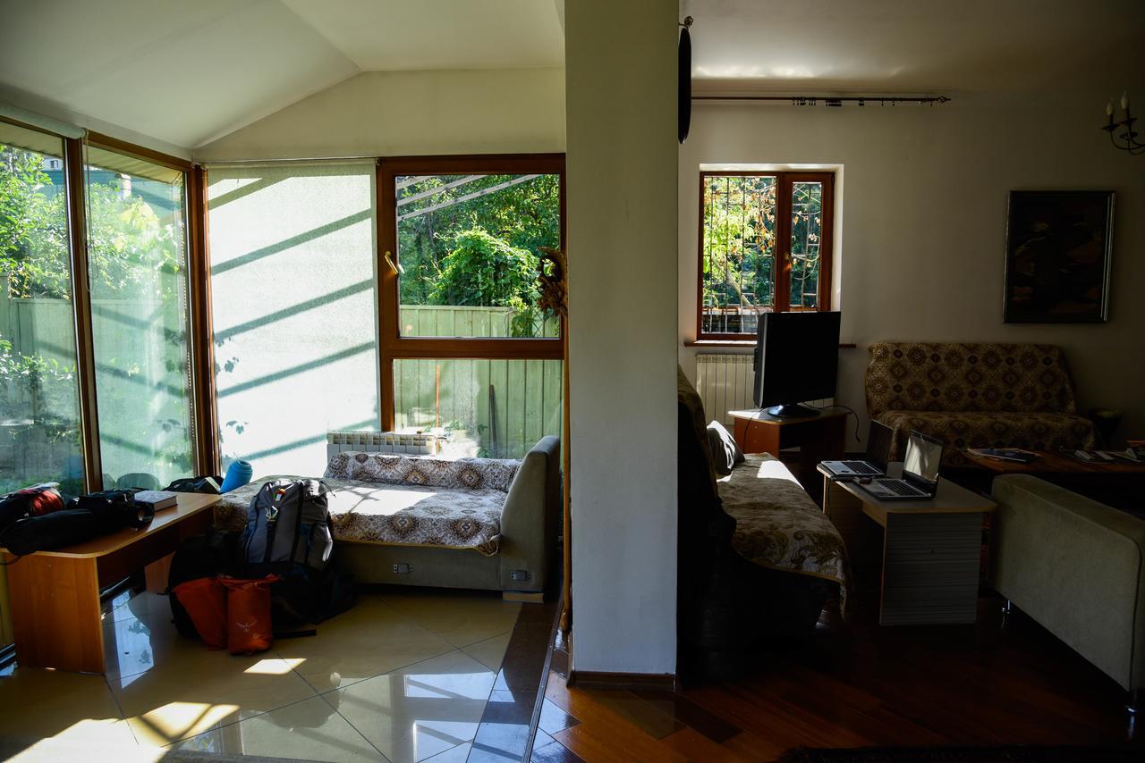 "European" Backpackers Hostel In Алматы Экстерьер фото