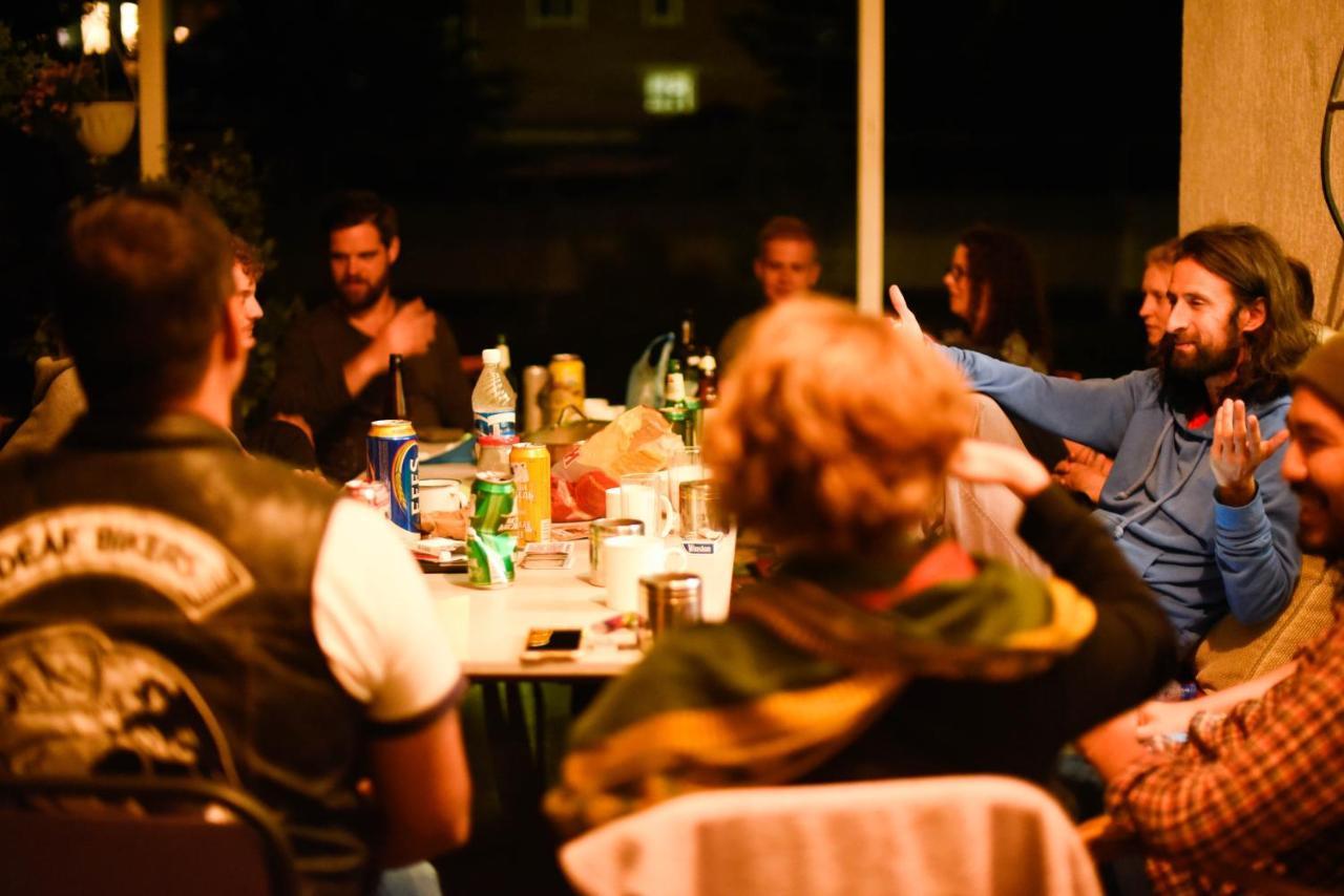 "European" Backpackers Hostel In Алматы Экстерьер фото
