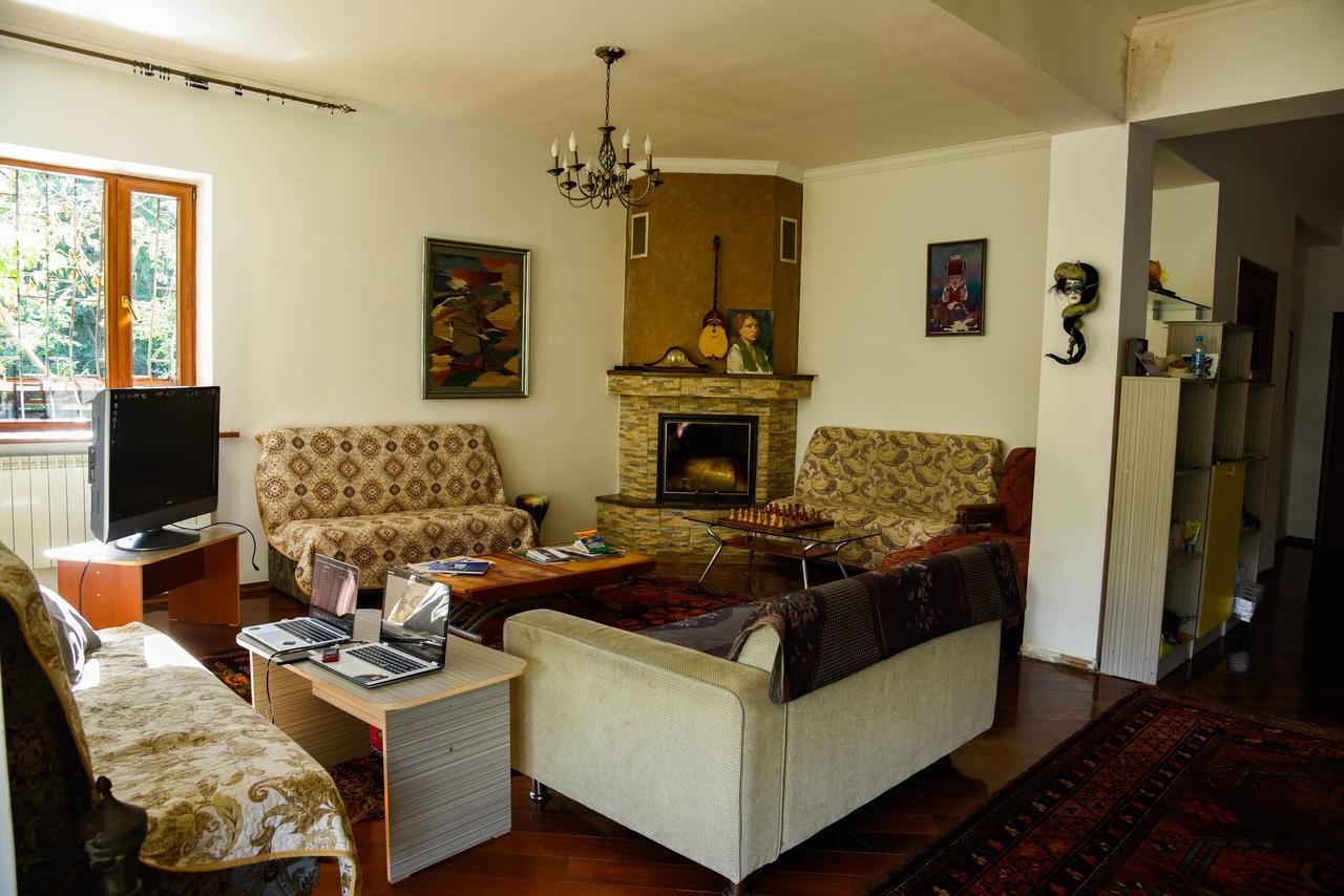 "European" Backpackers Hostel In Алматы Экстерьер фото