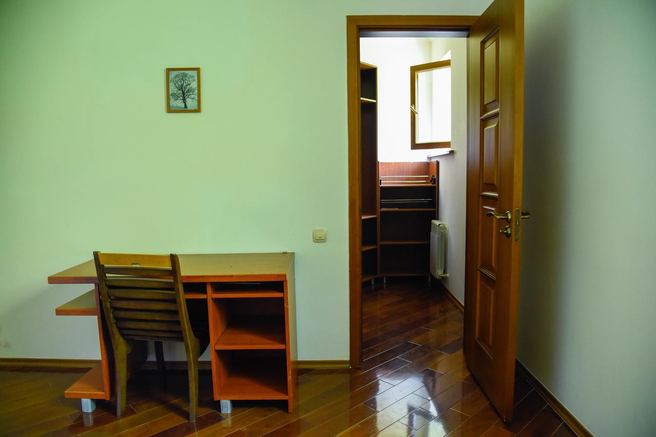 "European" Backpackers Hostel In Алматы Экстерьер фото