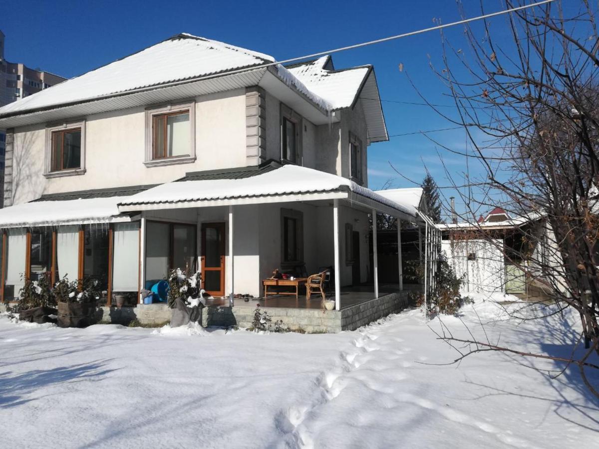 "European" Backpackers Hostel In Алматы Экстерьер фото